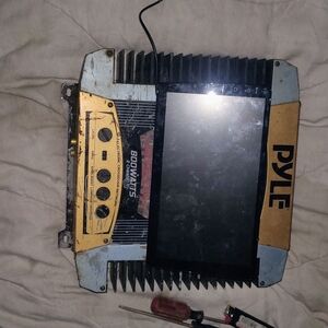 PYLE Car Amplifier with Built-In Screen - Yellow/Black